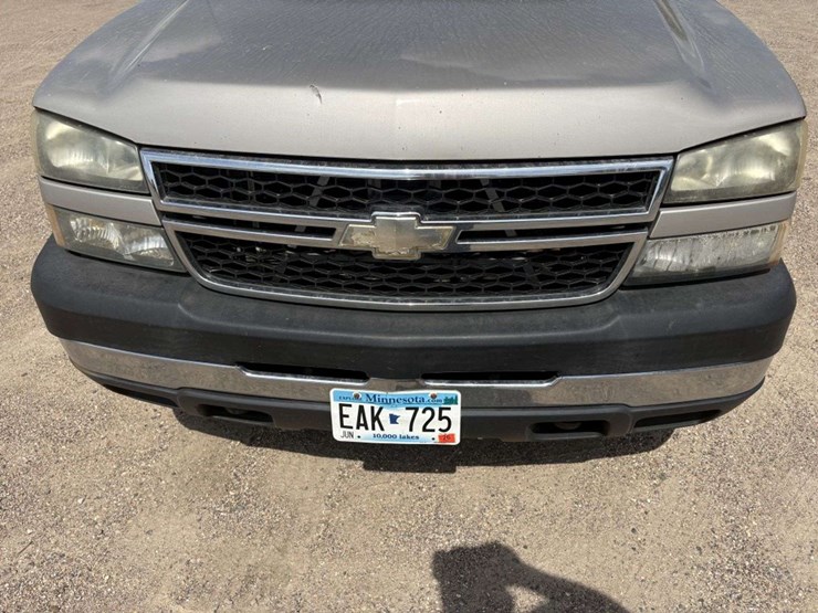 2006-chevy-silverado-2500hd-lt,-4x4,-6.0l,-auto-trans,-reg-cab,-8’-box,-pw,-auto-lights,-power-drive-image-19