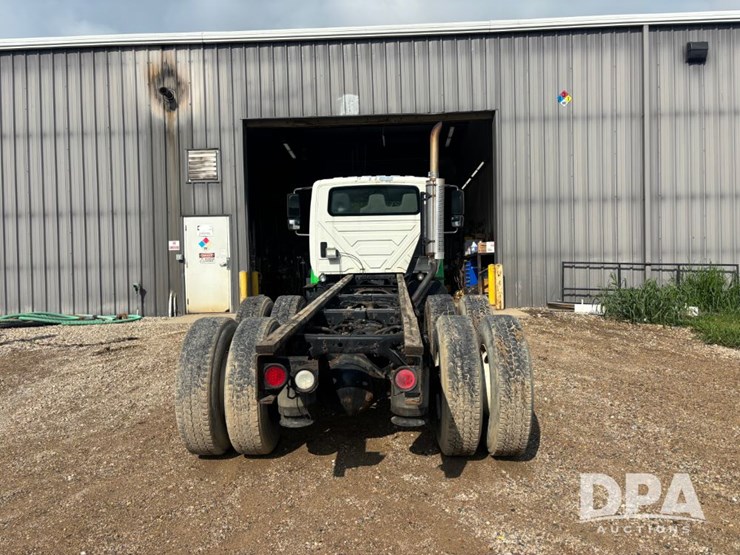 2003-ihc-4400-truck-(pz13857,-unit-109029)-image-4