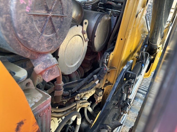 2019-deere-333g-image-43