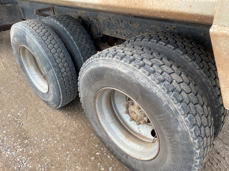 1995-ford-l900-image-14