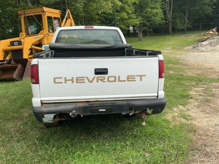 #143-•-2002-chevy-s10-truck-image-5