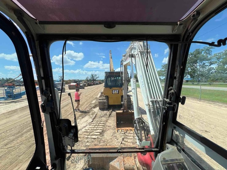 2018-takeuchi-tb290-image-39