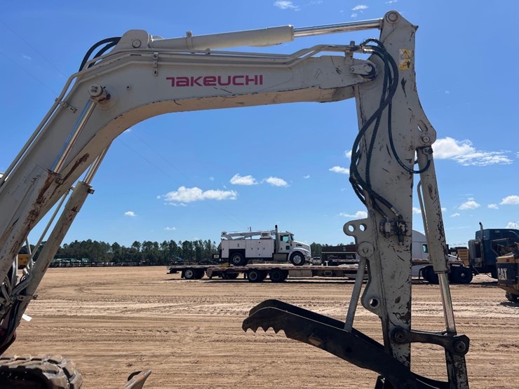 2015-takeuchi-tb290-image-24