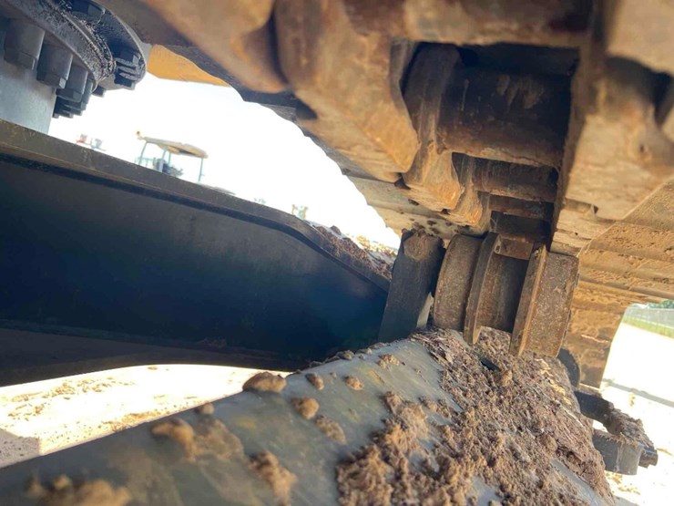 2019-caterpillar-330gc-image-35