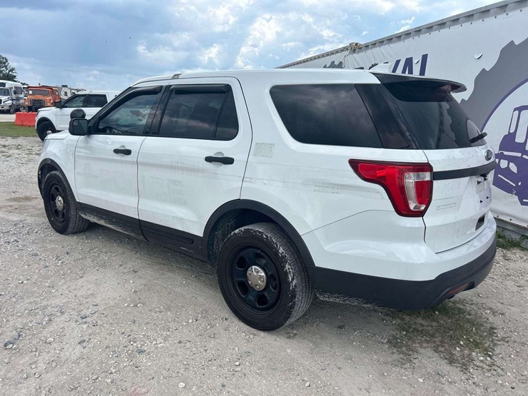 2017-ford-explorer-image-4