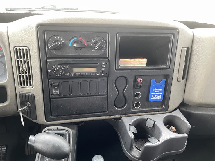 #2104-•-2012-international-4300m7-box-truck-(has-mn-title)-image-30