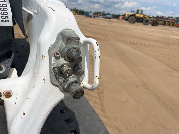 2020-bobcat-t76-image-11