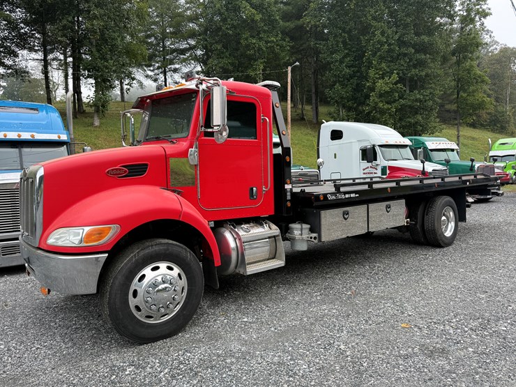 2006-peterbilt-335-image-1