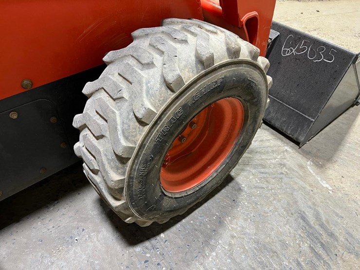 2019-kubota-ssv75-image-17