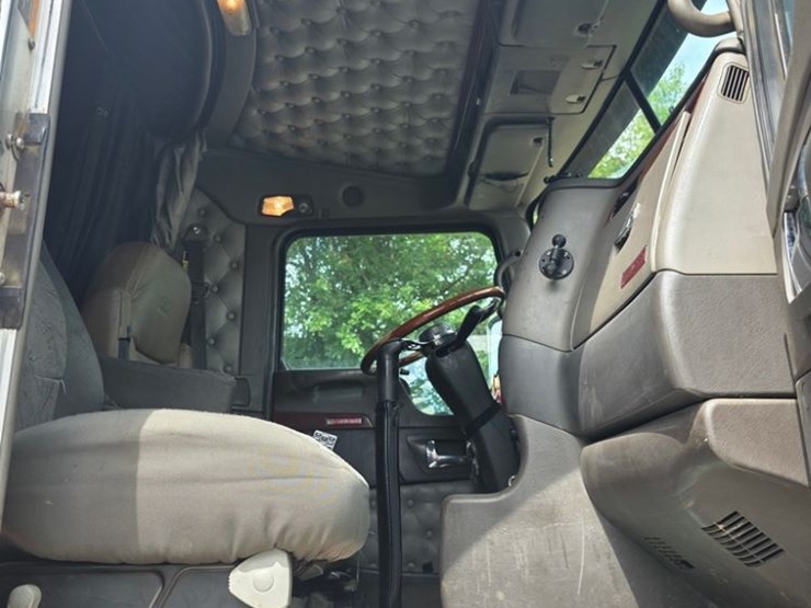2008-kenworth-t660-image-30