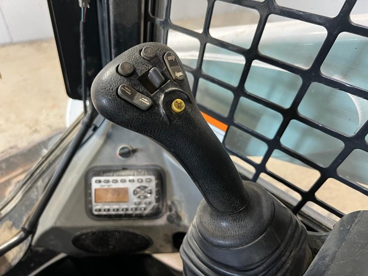 2021-bobcat-t770-image-28