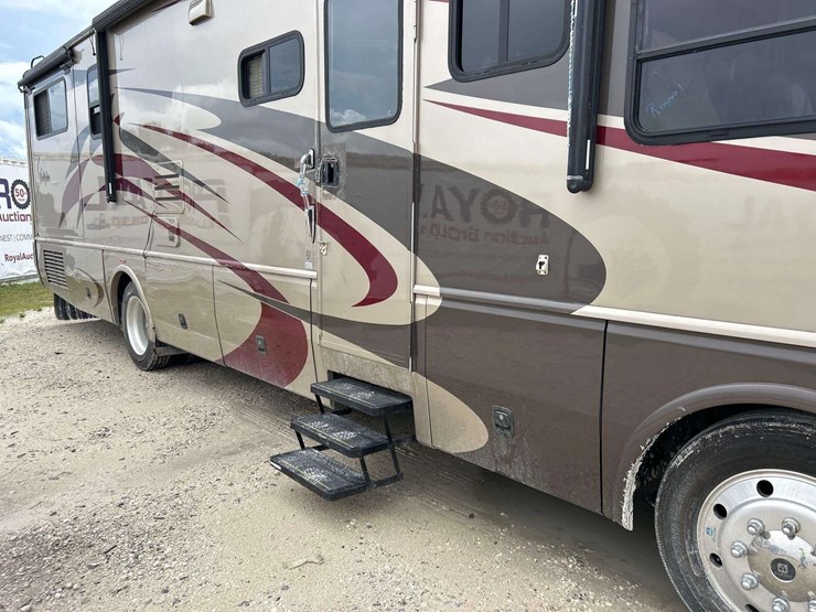 2007-national-rv-dolphin-35ft-class-a-motorhome-image-27