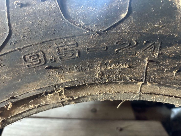 (2)-galaxy-9.5-24-tires-image-2