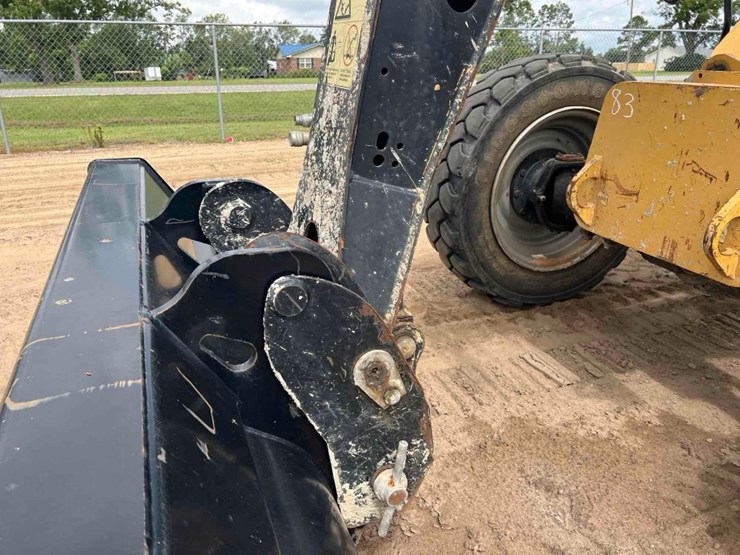 2014-caterpillar-tl642c-image-9
