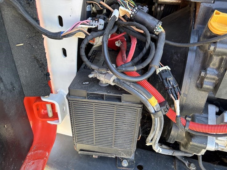2024-bobcat-t770-image-35