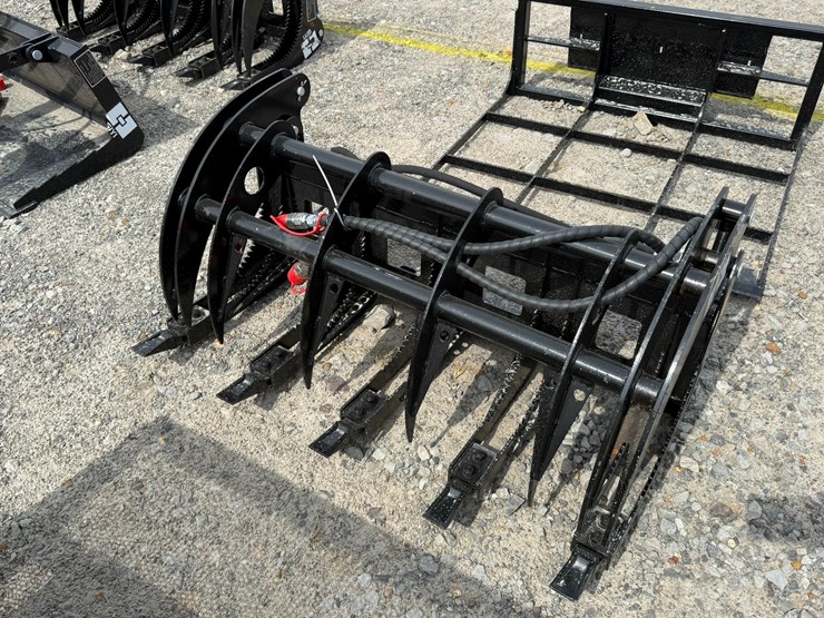#230-•-#26337-•-unused-giyi-mini-skid-steer-curbed-log-grabber-cxhxzmq507143-image-1