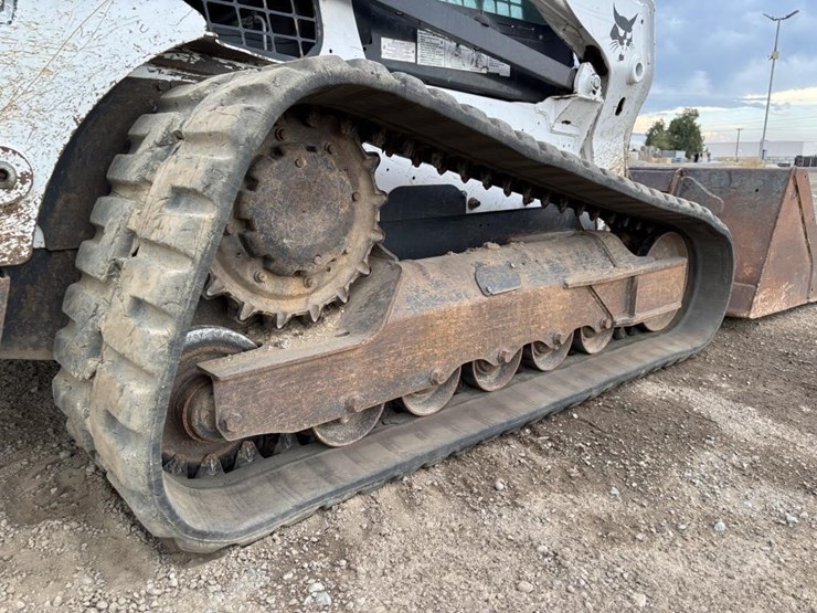2022-bobcat-t770-image-16