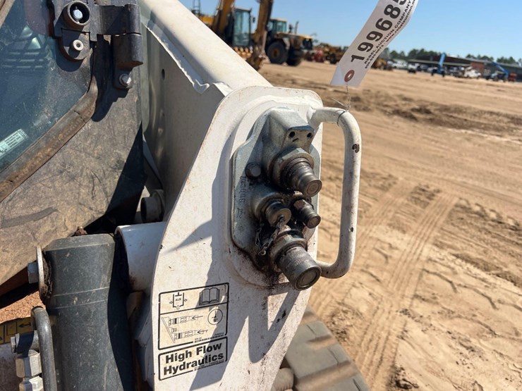 2024-bobcat-t770-image-12