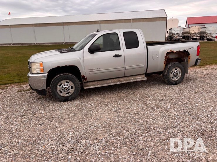 2011-chevrolet-2500hd-image-16