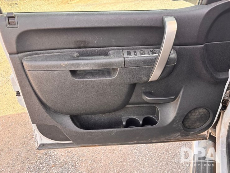 2013-gmc-2500-image-64