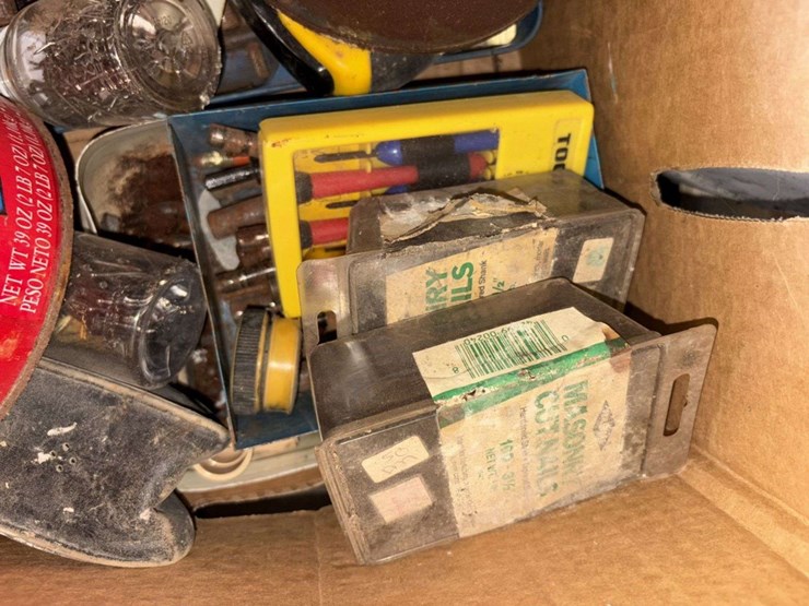 pallet-of:-assorted-nails,-roller-creepers,-buying-all-for-one-money-image-7