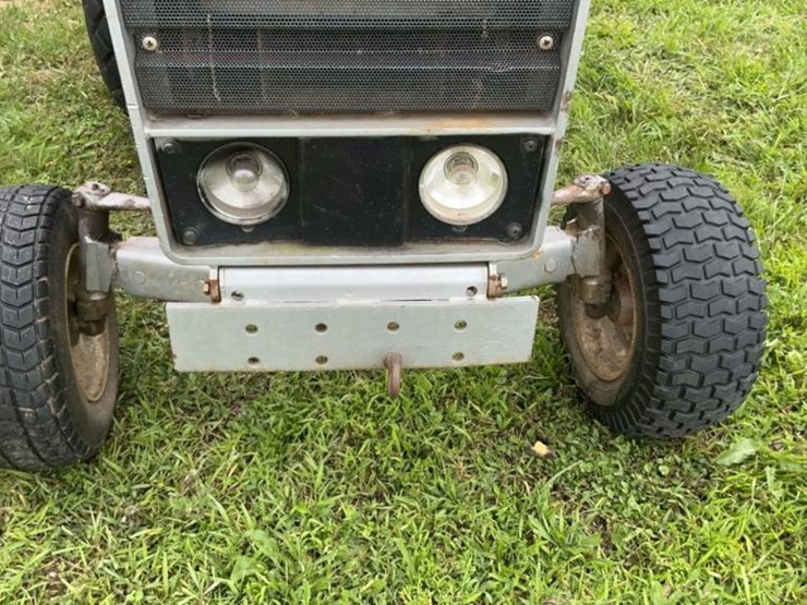 #124-•-massey-ferguson-mf210-tractor-image-13