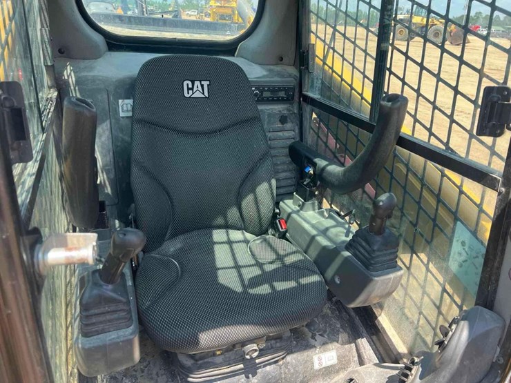 2023-caterpillar-279d3-image-27