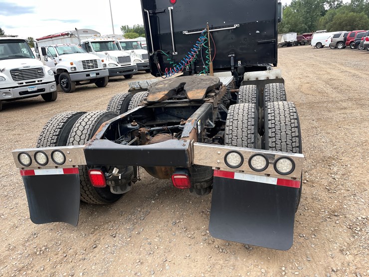 2013-peterbilt-386-image-19