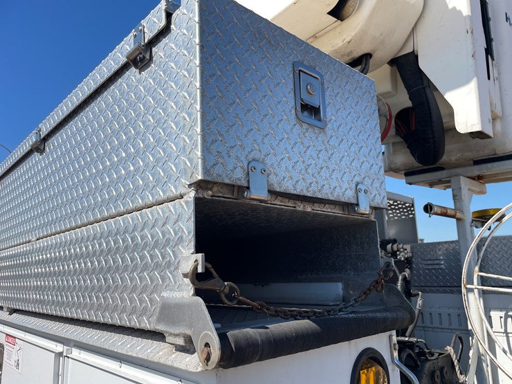 #2132-•-2013-freightliner-bucket-truck-(has-mn-title)-image-21