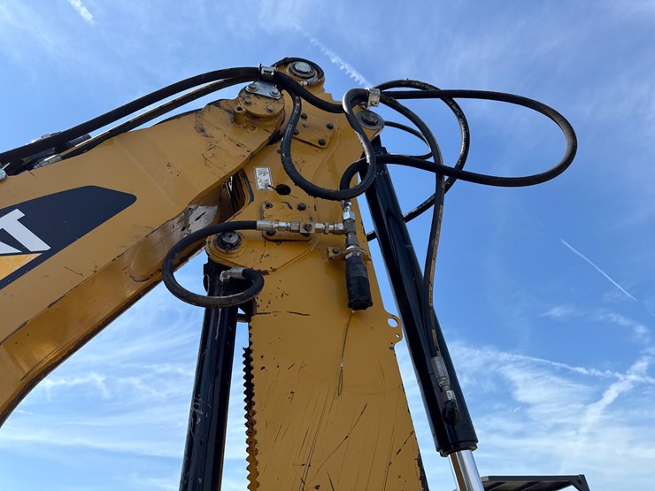 #160-•-#27079-•-caterpillar-f20f-2-4x4-backhoe-loader-image-17