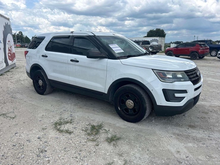 2017-ford-explorer-image-2