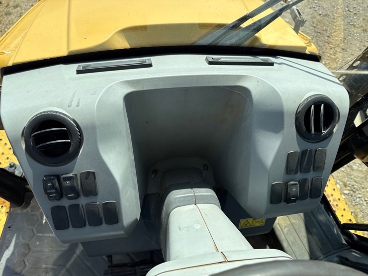 #160-•-#27079-•-caterpillar-f20f-2-4x4-backhoe-loader-image-47