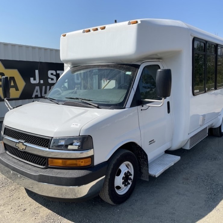 2015 Chevrolet Express Paratransit Bus