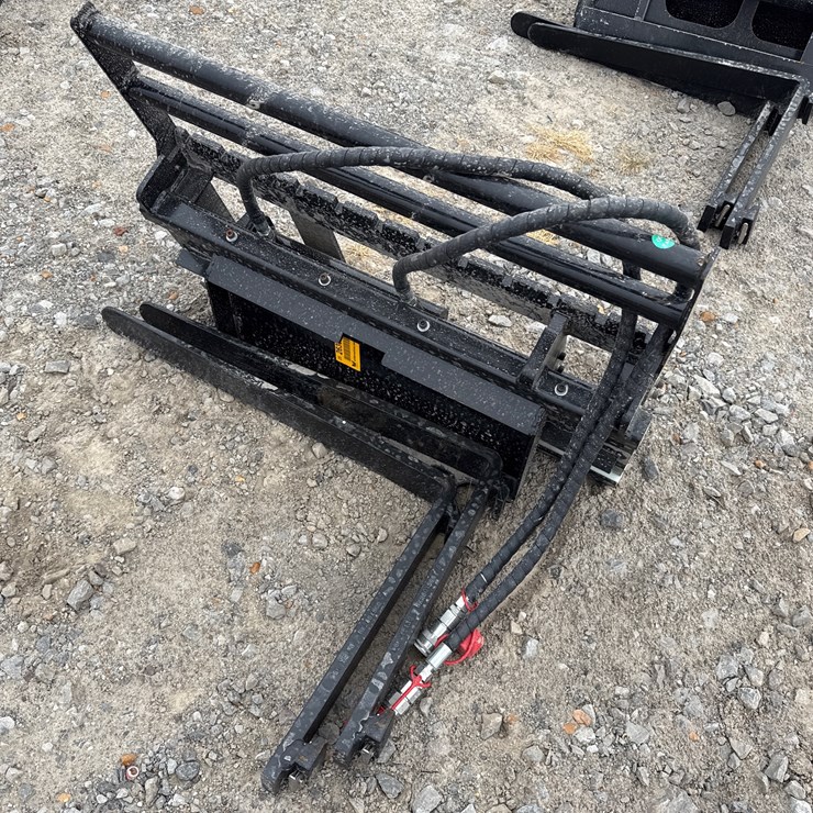#230 • #26361 • Unused GIYI 30" Mini Skid Steer Side Shift Fork XCYHC2507268