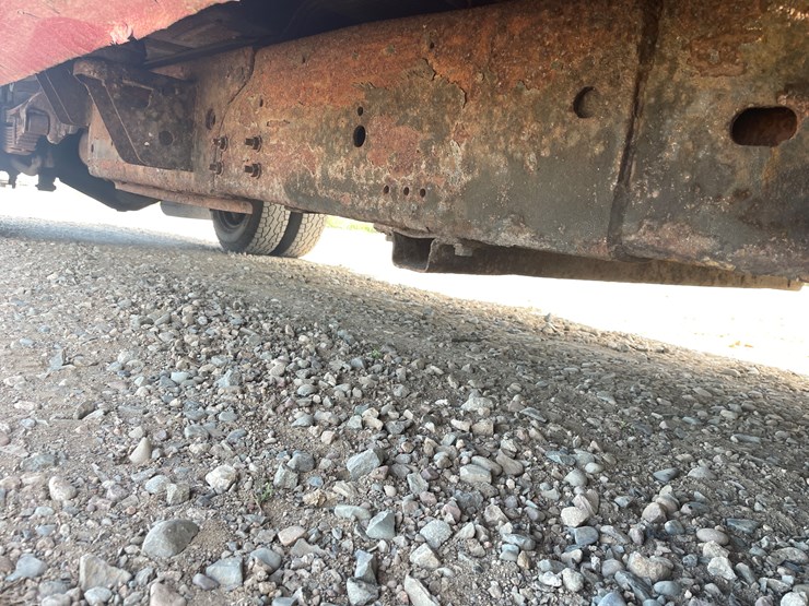 2004-chevrolet-silverado-image-17