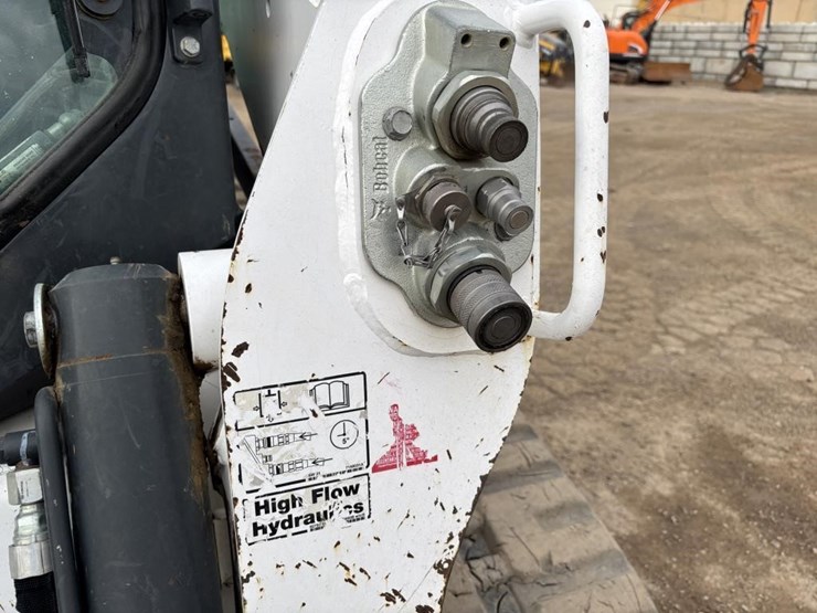 2022-bobcat-t770-image-13