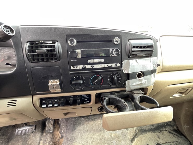 2005-ford-f350-image-28