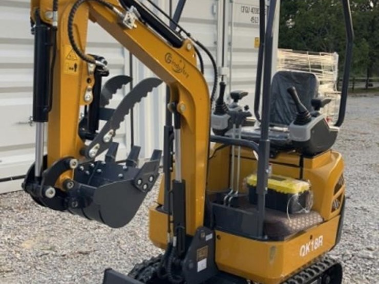 2025-cfg-qk18r-mini-excavator-image-2