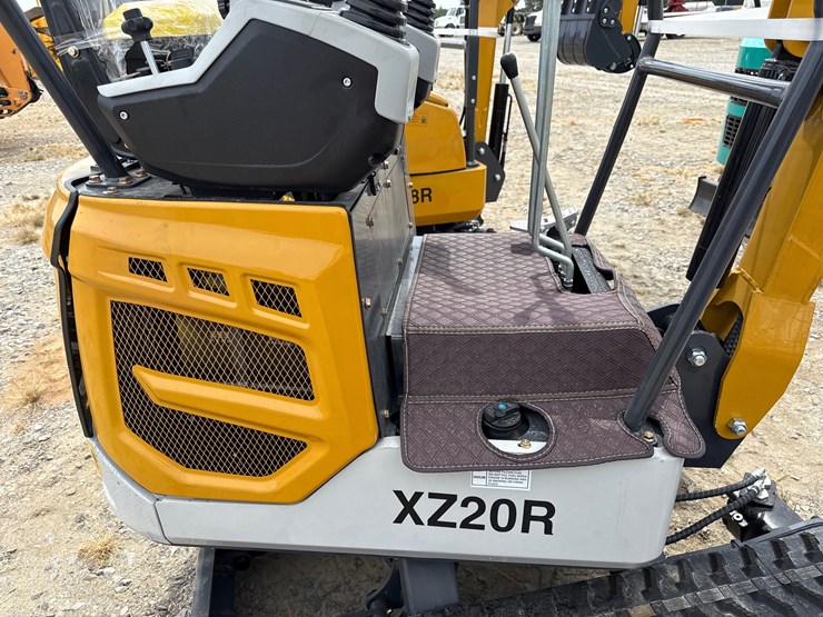#220-•-#26490-•-unused-cfg-xz20r-mini-excavator-image-20