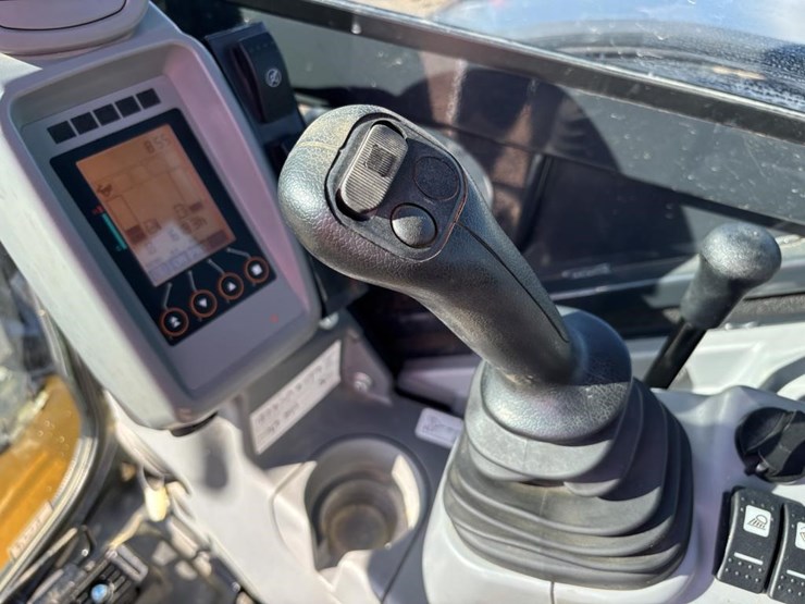 2023-deere-60g-image-31