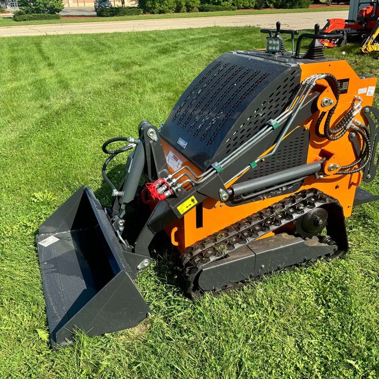 LandHero LDH-T460 Mini Skid Steer Loader, 23 HP... Unused
