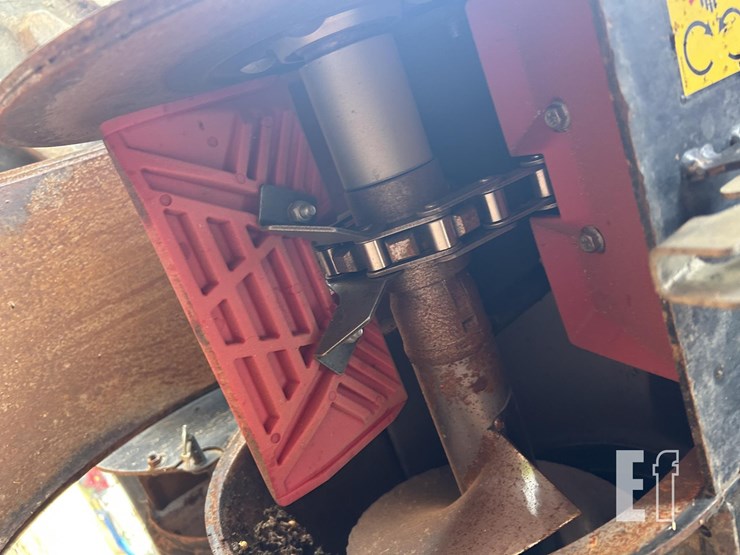2015-case-ih-8240-image-36