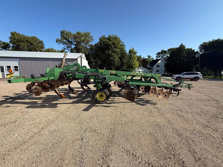 john-deere-2700-image-6