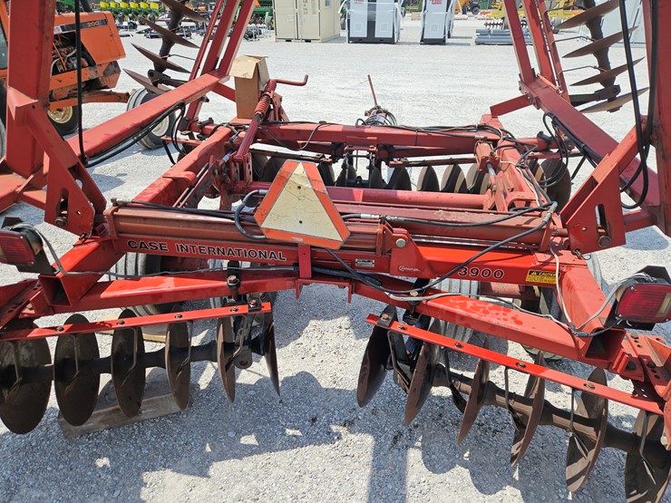 case-ih-3900-image-8