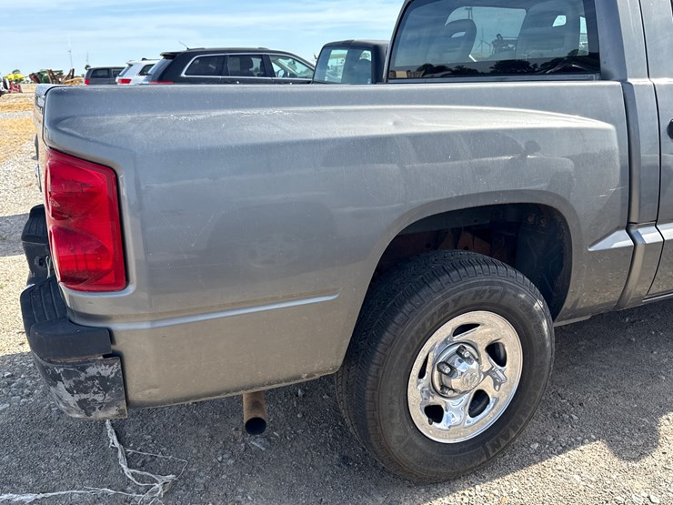 2005-dodge-dakota-image-8