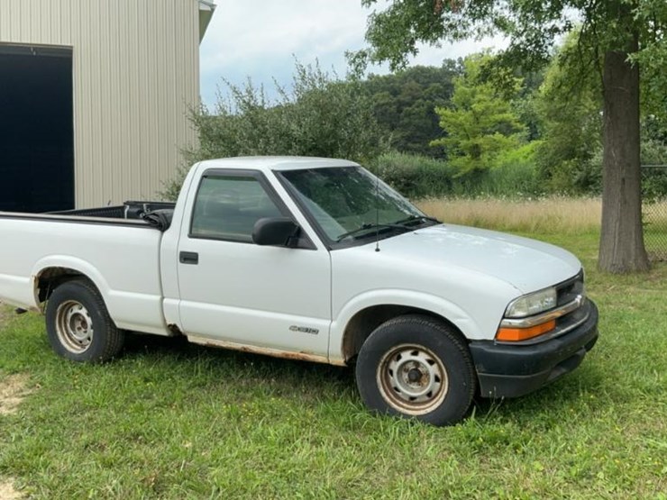 #143-•-2002-chevy-s10-truck-image-1