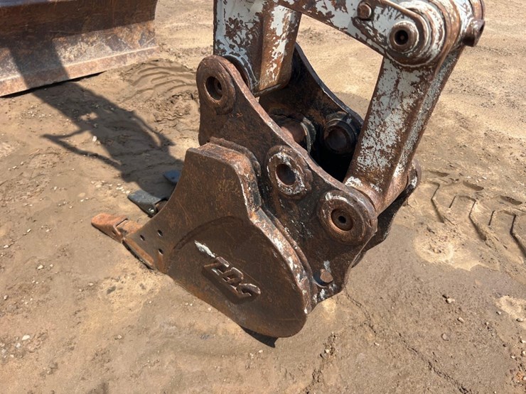 2010-takeuchi-tb235-image-16