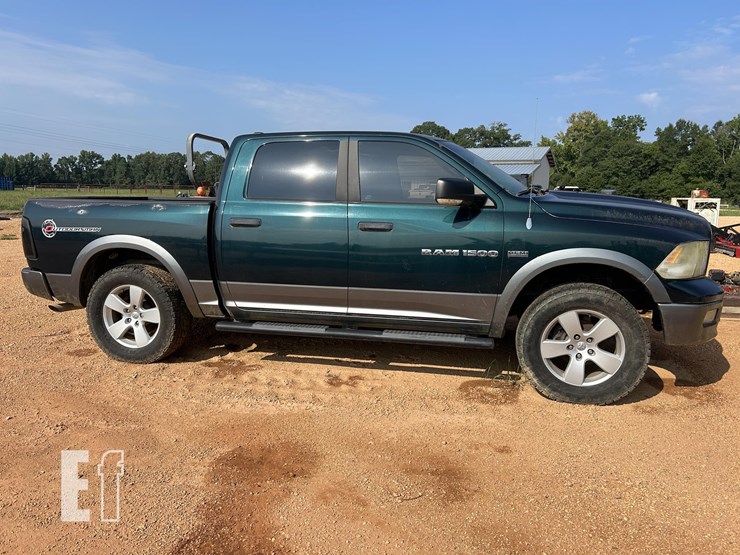 2011-dodge-ram-1500-image-2