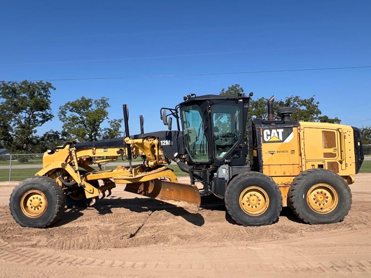 2017-caterpillar-12m3-image-1