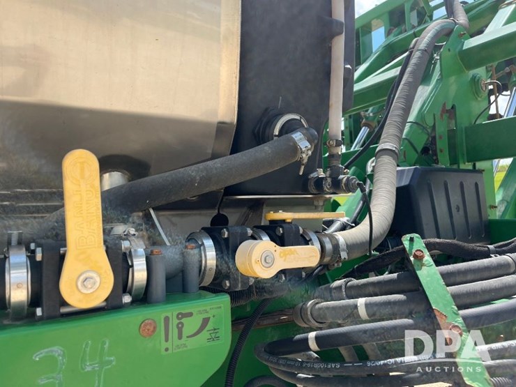 2014-john-deere-r4038-image-59